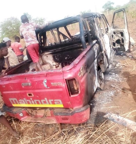 Populares Incendeiam Viatura do Comandante da PRM de Namuno Por Alegado Sequestro de Menores