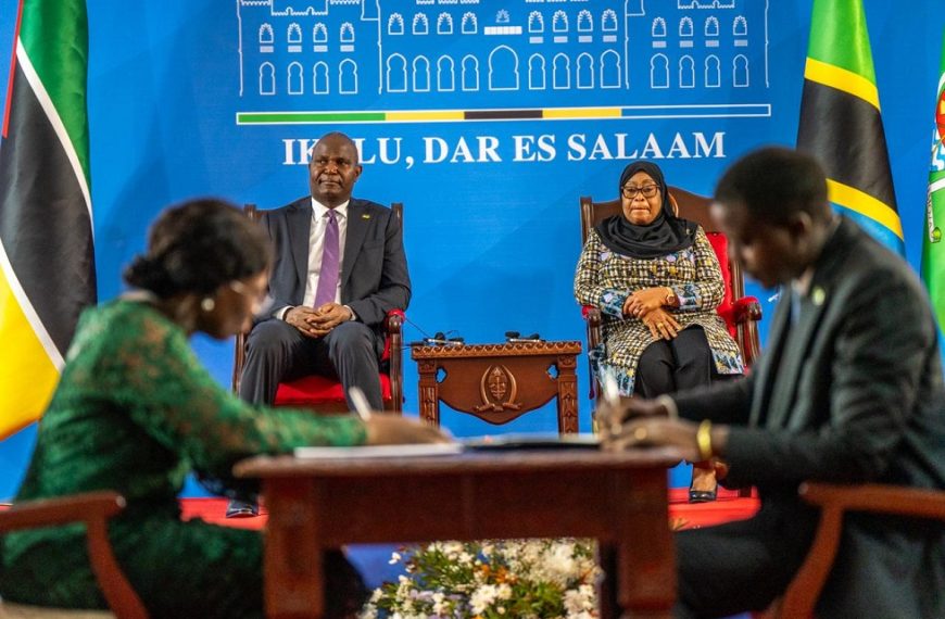 Presidente Daniel Chapo Felicita Presidente Eleita da Tanzânia Samia Hassan Suluhu