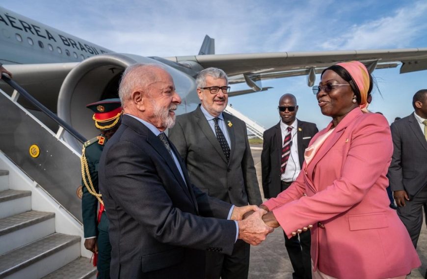 Lula da Silva Outra Vez em Moçambique Para Visita Oficial de Dois Dias