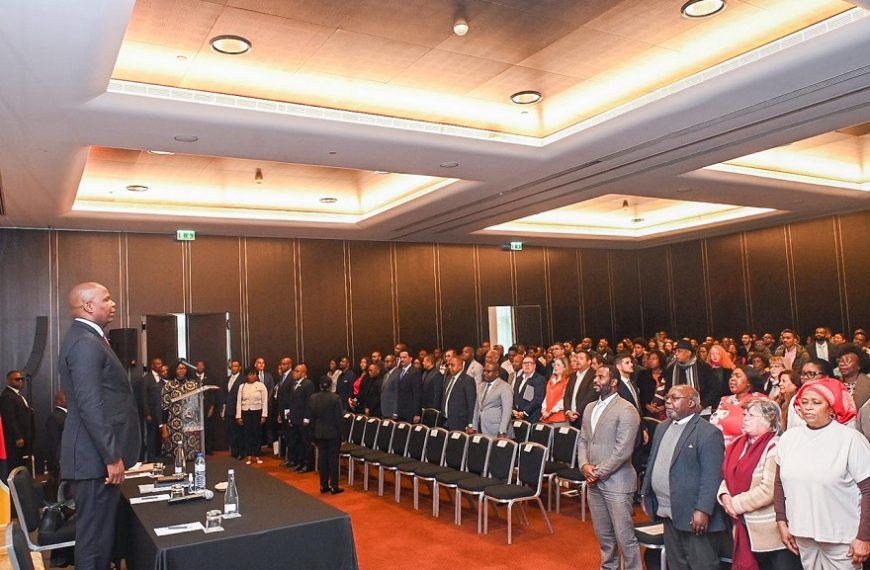 Daniel Chapo Reforça Visão da Independência Económica em Diálogo com Moçambicanos em Portugal