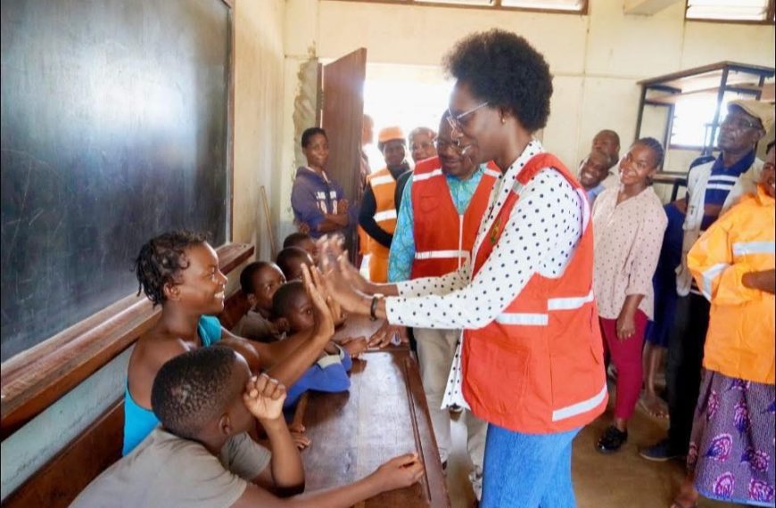 Depois do Alerta Vermelho Ministra Ivete Alane no Terreno Acompanha Populações Afectadas em Maputo