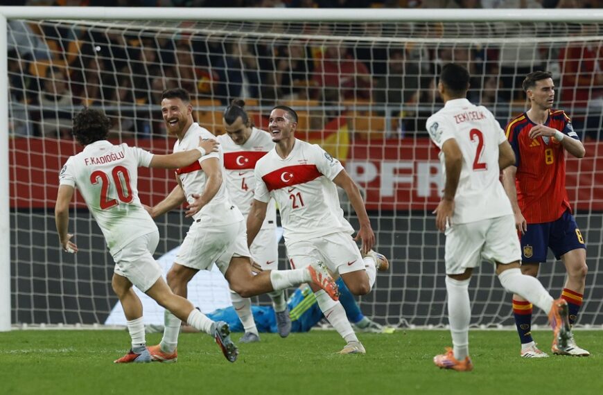 Rumo ao Campeonato do Mundo FIFA 2026: seis últimas vagas estão em jogo