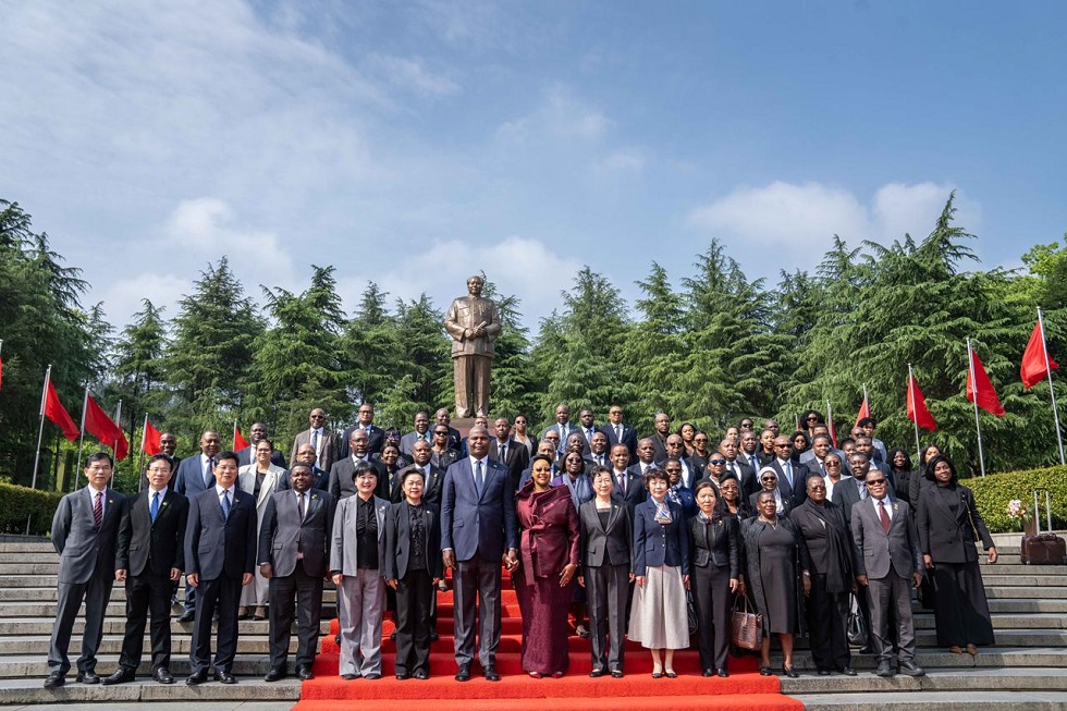 Presidente Chapo Presta Homenagem a Mao-Tse-Tung e Sublinha Amizade Histórica com a China