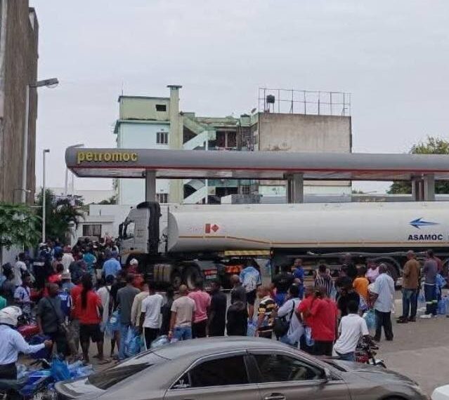 Chapeiros Ensaiam Bloqueio de Estradas em Protesto a Crise dos Combustíveis na Matola