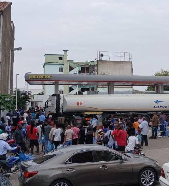 Chapeiros Ensaiam Bloqueio de Estradas em Protesto a Crise dos Combustíveis na Matola