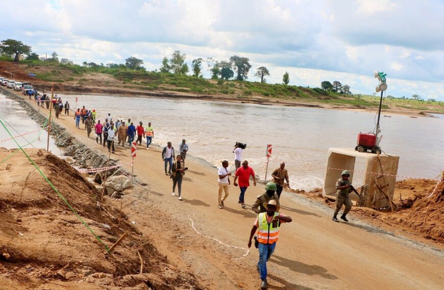 Trânsito Interrompido na Estrada Nacional Nº 1 na Cidade de Pemba em Cabo Delgado