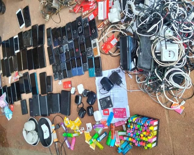 Sernic Recolhe Telemóveis Numa Operação ‘Relâmpago’ nas Celas da BO em Maputo