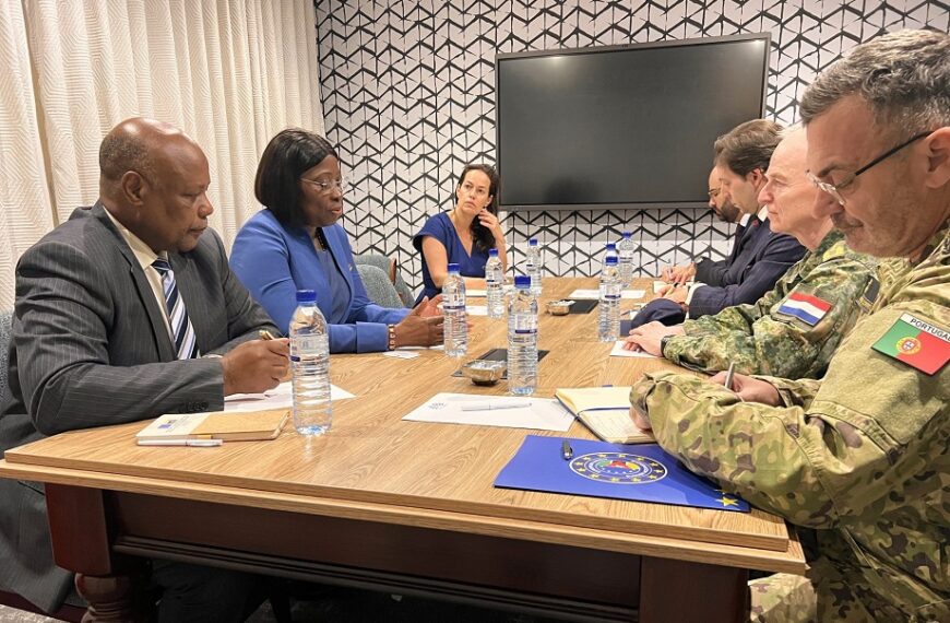 Ministra dos Negócios Estrangeiros e Cooperação Reúne-se com Equipa Militar Europeia Baseada em Maputo