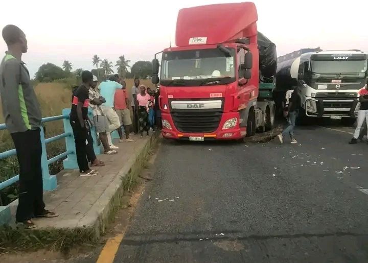 Detenção de Cinco Membros do Anamola Leva Populares a Bloquear EN1 em Ravene na Província de Inhambane