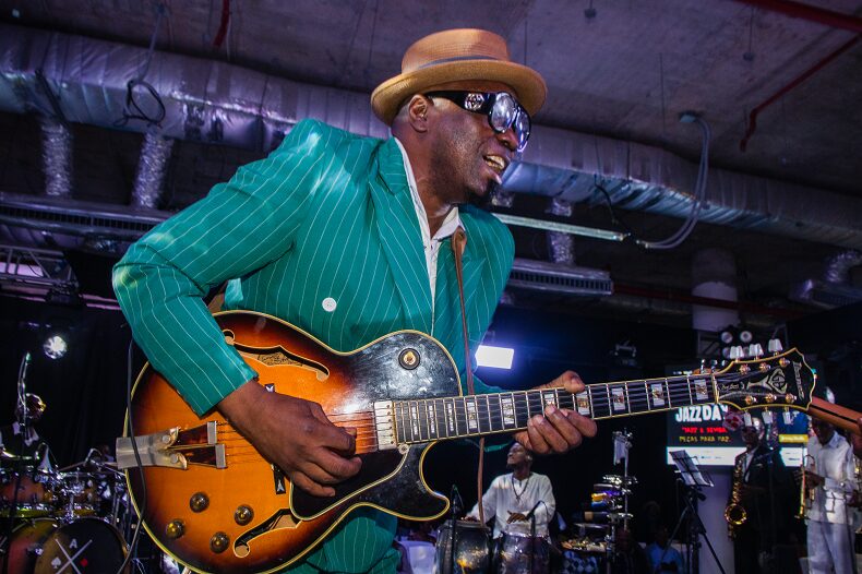 Jimmy Dludlu Celebra 40 Anos de Carreira em Concerto Memorável na KaTembe em Maputo