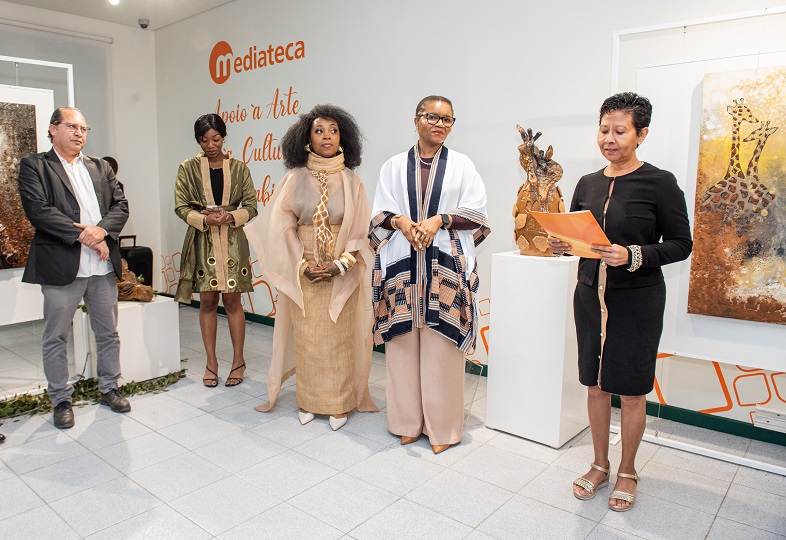 Mediateca do BCI em Maputo Acolhe Exposição “Pegadas do Barro” de Ilda Semedo