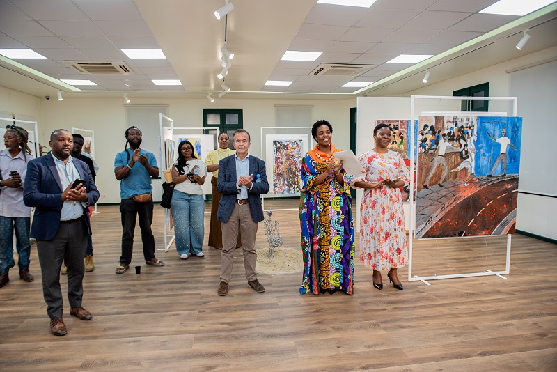 Mediateca do BCI Acolhe Exposição Sobre Infância e Identidade do Moçambicano Jota Abreu
