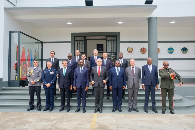 Ministro da Defesa Português Realiza Visita Bilateral a Moçambique e Participa na Rendição da EUMAM
