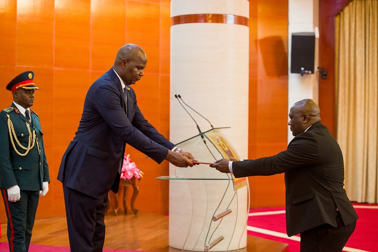Felisberto Dinis Navalha Empossado Novo Governador do Banco de Moçambique