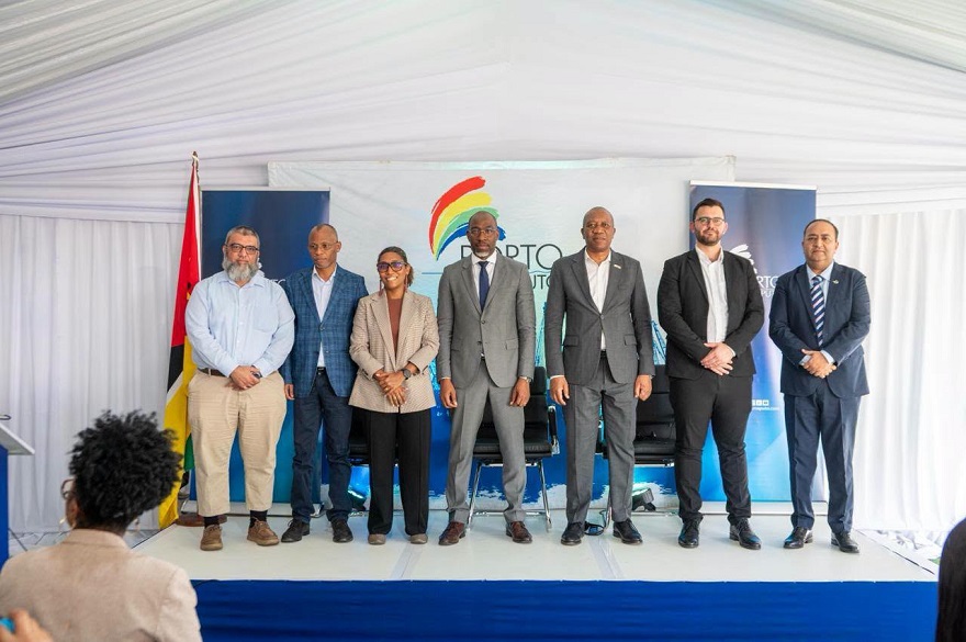 Governo Apresenta Dois Novos Guindastes Para Aumento da Produtividade do Porto de Maputo