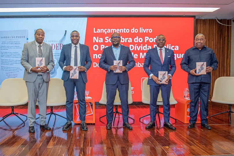 Luís Canhemba Apresenta Obra Literária Sobre Dívida Pública em Maputo