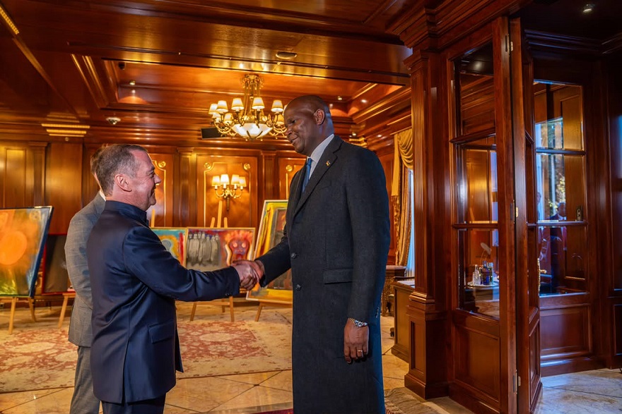 Presidente Chapo e Dmitri Medvedev Analisam Expansão das Relações Económicas entre Moçambique e Rússia
